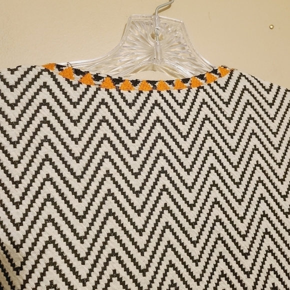 Esley | Women's Chevron Print Blouse with Tassels (Size Medium) - Picture 12 of 14